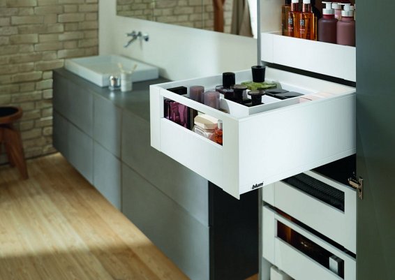 Внутренний ящик LEGRABOX pure TIP-ON BLUMOTION (высота C 177, глубина 450 мм, до 40 кг), белый шелк